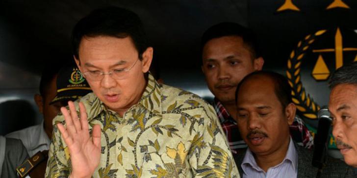 Desmon: Ya Benar Mba Mega, Mulut Ahok Diselotip Aja!