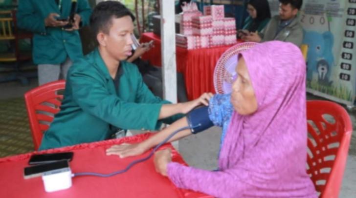 Mahasiswa Berikan Pelayanan Kesehatan Gratis kepada Masyarakat Meranti Pandak