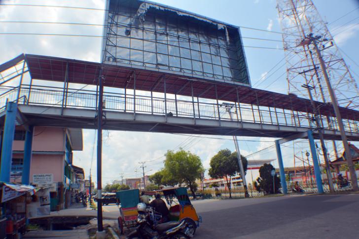 Kecepatan Angin Tidak Menentu, Masyarakat Dumai Takut JPO Ambruk