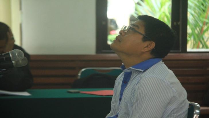 Kir Jauhari Menangis Telah Menerima Suap dari Annas Maamun