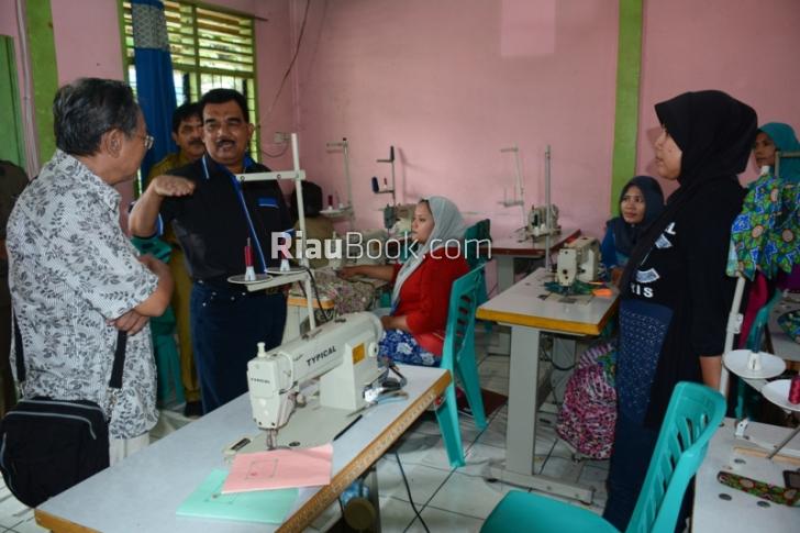 Ibu-ibu Baiknya Hilangkan Kebiasan Rumpi, Ubah Kebiasaan dengan Cara ini Buat Kaya