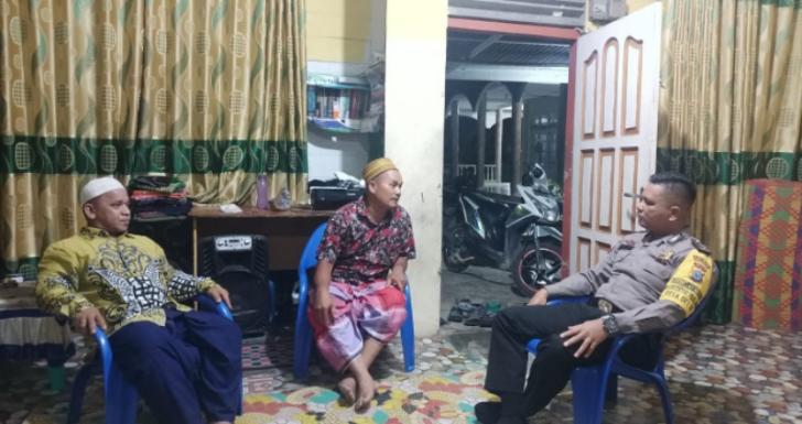 Berbincang dengan Masyarakat Desa, Cara Bhabinkamtibmas Membangun Suasana Damai dan Kondusif