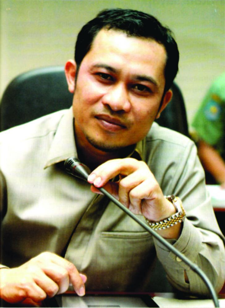 Catatan Gagalnya Ketuk Palu APBD Riau Tahun 2017