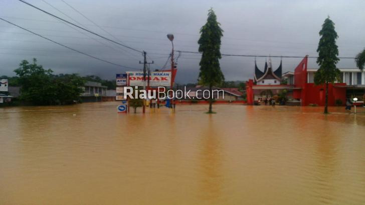 Akibat Banjir, Ongkos Angkutan Sewa Dumai Menuju Padang Naik Sebesar Rp 50 ribu