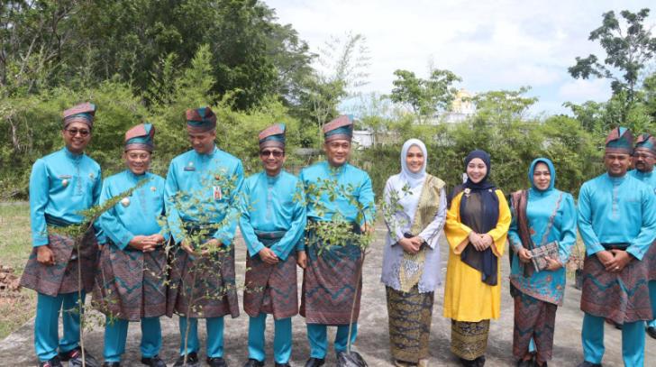 Kapolres Rohil & Bupati Tanam Pohon Bersama FKPD: Wujudkan Program Kapolda Riau Green Policing di HUT Rohil ke-26