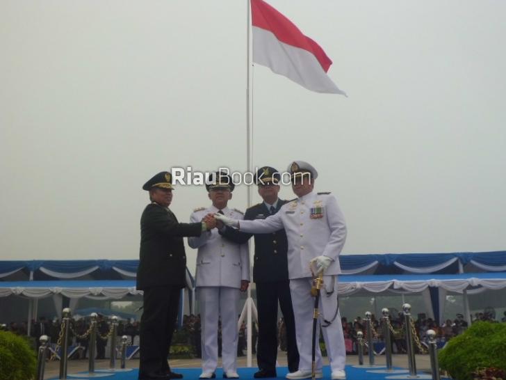 TNI dan Rakyat Ibarat Ikan dan Air, Jokowi: Jangan Lupakan Rakyat