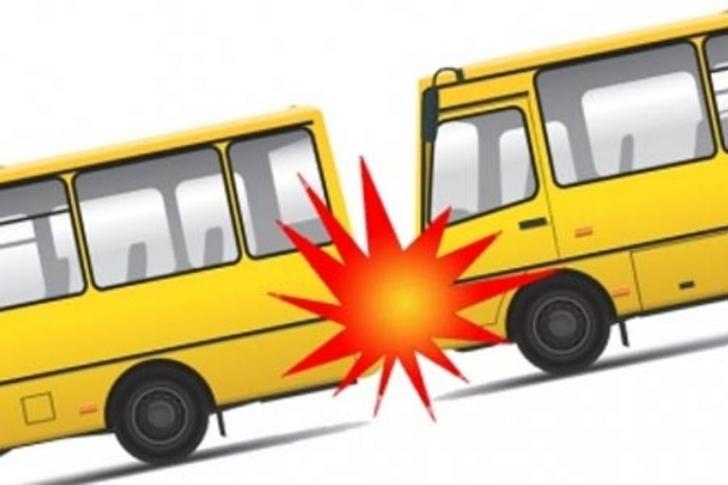 2 Bus Adu Kambing di Rohul, 1 Tewas dan 6 Luka