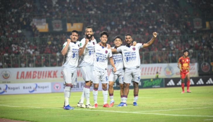 PSPS Bungkam Semen Padang FC