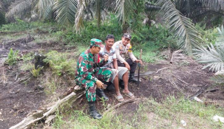 Sampaikan Pesan Keamanan, Personel Bhabinkamtibmas Bunut Blusukkan ke Pedesaan