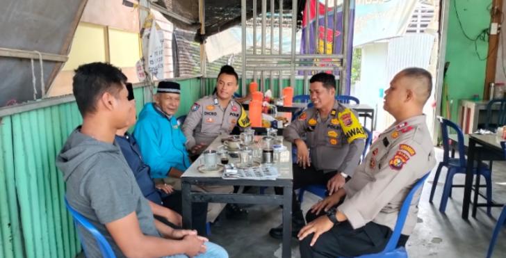 Sederhana, Anggota Polri Sampaikan Pesan Keamanan di Warkop Masyarakat