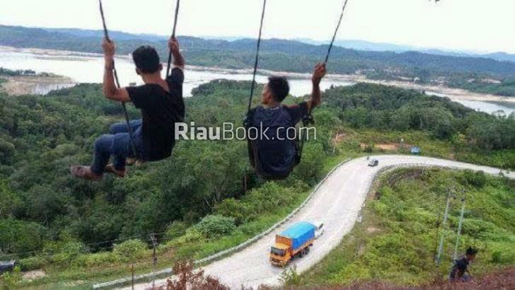 Wisata Ekstrem di Puncak Pukatan Tanjung Alai Bikin Jantung Cenat-cenut