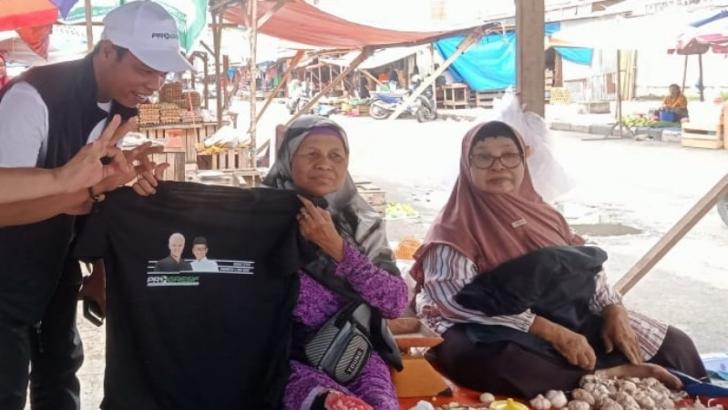 Relawan Progresif Blusukan ke Pasar Sukaramai Pekanbaru, Pedagang Banyak Curhat