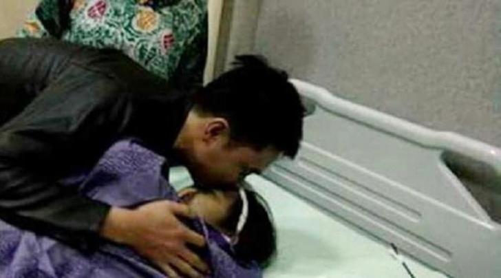 Kisah Cinta Mengharukan, Pemuda Ini Nikahi Kekasih yang telah Meninggal dan Dikafani