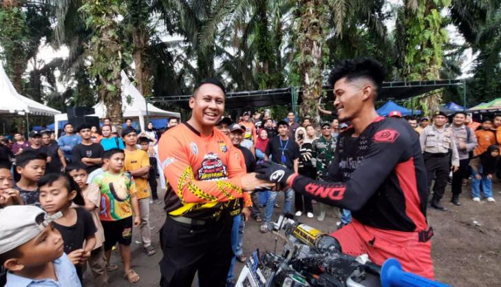 Meriah, Kejuaraan Grasstrack Motocross Trophy Kapolres Siak 2026 jadi Hiburan Masyarakat Desa