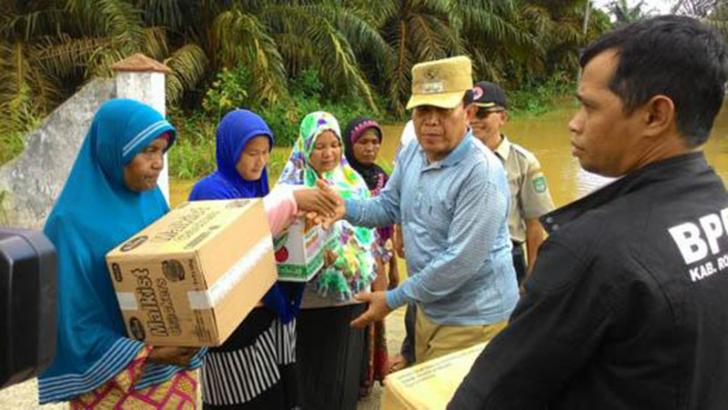 Bantuan Banjir Rohul Baru Disalurkan untuk 6 Desa, Selebihnya Masih Menunggu