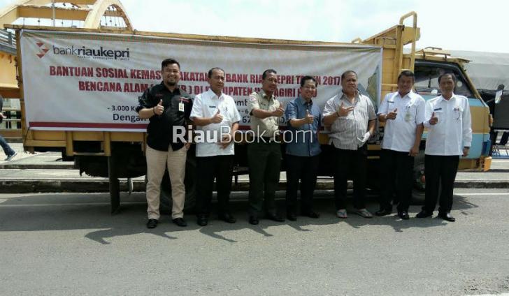 BRK Salurkan Bantuan Korban Banjir di Indragiri Hulu