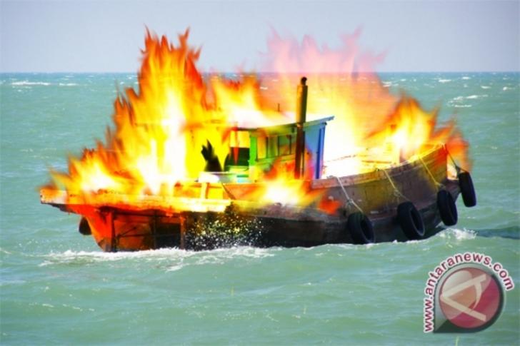 Kapal Pengangkut Bensin Meledak di Meranti, ABK Hilang
