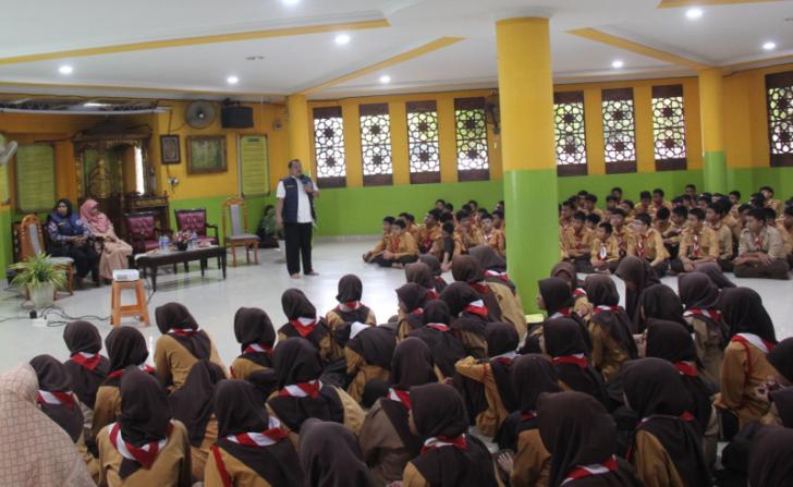 Gencar, BNN Pekanbaru Sosialisasi, Edukasi dan Deklarasi Anti Narkoba Bersama Ratusan Siswa SMP Al-Ulum