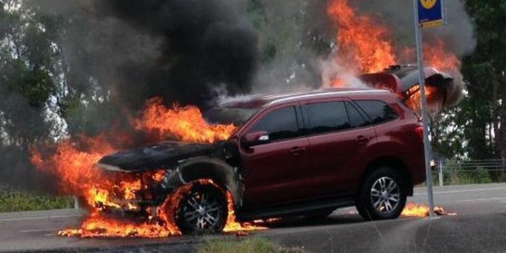 Ford Everest Terbakar Saat Diuji Jurnalis