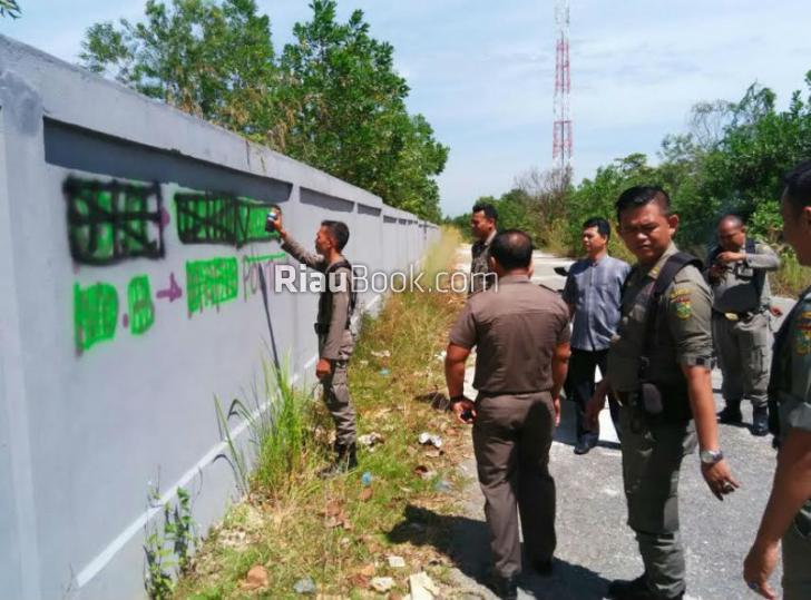 Coretan Dinding Resahkan Paslon, Panwascam Bangkinang Turun Lapangan