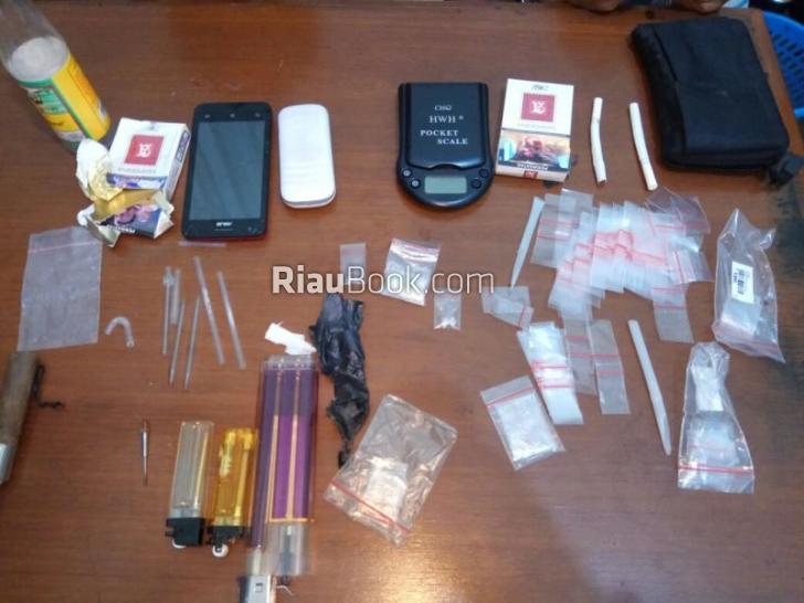 Tengah Bertransaksi, Polisi Berhasil Bekuk Dua Pelaku Penyalahgunaan Narkoba di Pekanbaru