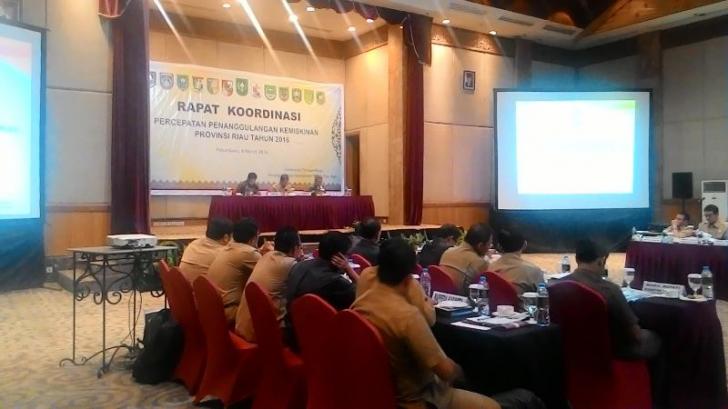 Keluarga Miskin Perlu 'Dikeroyok' Bantuan Sosial