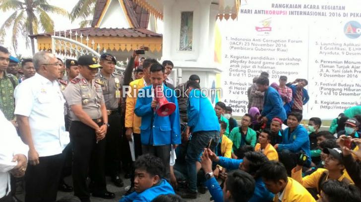 Peringatan HAKI di Riau Diwarnai Demo, Ini Pernyataan Gubri