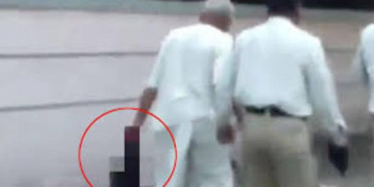 Gila! Kakek ini Cemburu, Penggal Kepala Isteri dan Memamerkannya di Jalanan