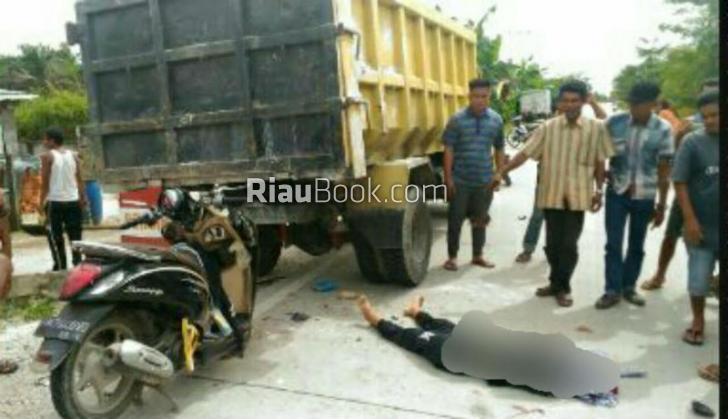 Tabrak Truk Parkir, Pemotor Tewas di Keritang