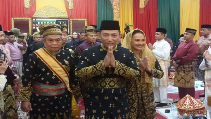 Kapolri Bentar Lagi Diganti, Tapi LAM Riau Tetap Beri Anugerah