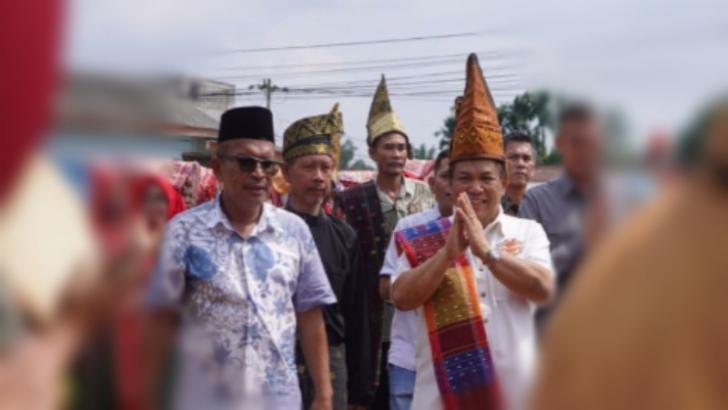 Kedatangan PJ Gubri Disambut Antusias Masyarakat Kandis
