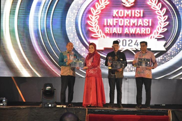 BRK Syariah Kembali Terima Penghargaan KI Award Menuju Informatif 2024