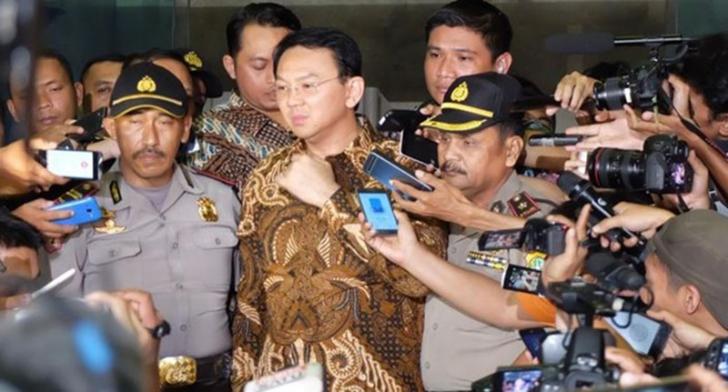 Reuters Soroti Polisi Berpakaian Preman Kawal Sidang Ahok