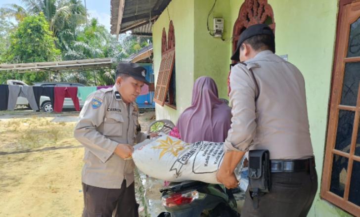 Bhabinkamtibmas Jalin Komunikasi dengan Masyarakat Desa Lubuk Emas untuk Pilkada Damai