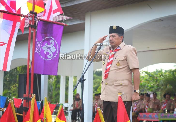 Gelar Upacara Senja Kwaran 07 Bungaraya, Alfedri Ucapkan 3 Bahasa dalam Sambutannya