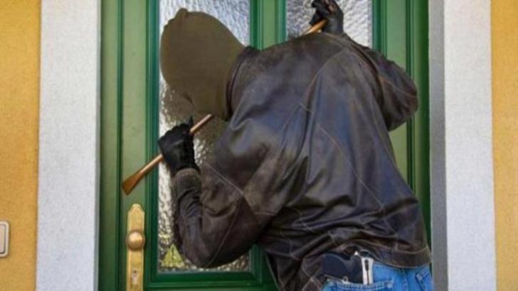Kisah Lucu Pencuri Terkunci Dalam Rumah yang Dibobolnya