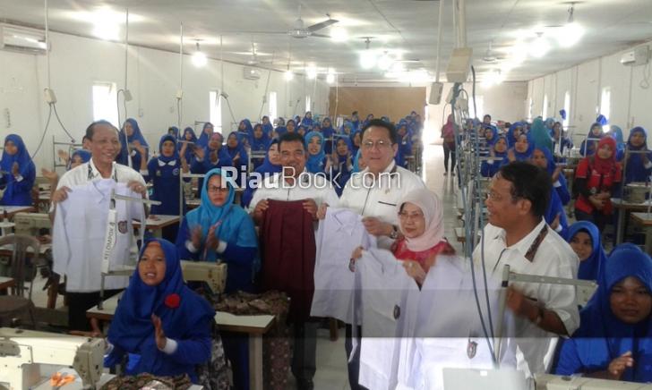 Irman Gusman: Baju Produksi Ibu-ibu Kampar Tidak Kalah dengan Giordano