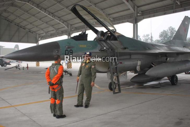 Pesawat Tempur F-16 Lanud Pekanbaru Selamat dari Misi Bentengi Wilayah Timur NKRI