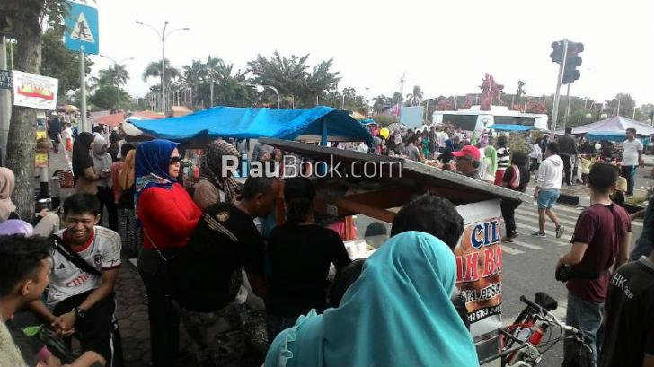 Cerita Abah Pedagang Tahu Meraup Rupiah di CFD Pekanbaru