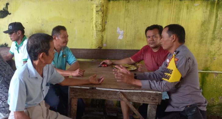 Bhabinkamtibmas Pekanbaru Kota Berikan Pelayanan Keamanan Pedagang Kaki Lima