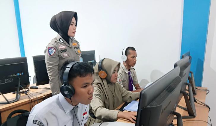 Terima Challenge Tanam Pohon dari Kapolda, Siswa SMA Riau Dapat SIM Gratis