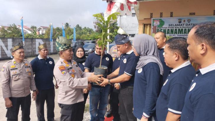 Green Policing di HUT Satpam ke-45, Dirbinmas Polda Riau Ajak Satpam Peduli Lingkungan