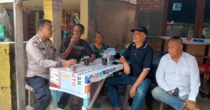 Bhabinkamtibmas Sampaikan Pesan Keamanan untuk Pilkada Damai yang Gembira