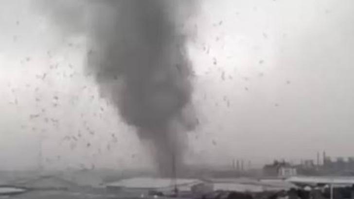 Puting Beliung Terjang Bandung, Puluhan Rumah Rusak Parah