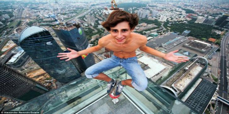 Awas! 12 Orang Tewas Akibat Foto Selfie, Lebih Parah Dibanding Serangan Hiu