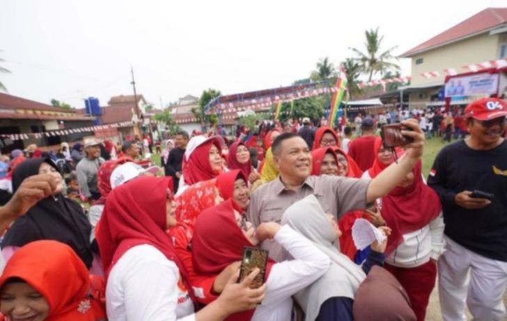 Sekdaprov Riau Ikut Jalan Santai Bersama Masyarakat