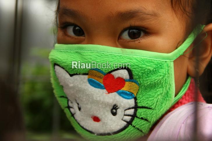 Segera Tangani Masyarakat terserang Ispa, Pejabat Inhu Turun tangan Bagi-bagi Masker