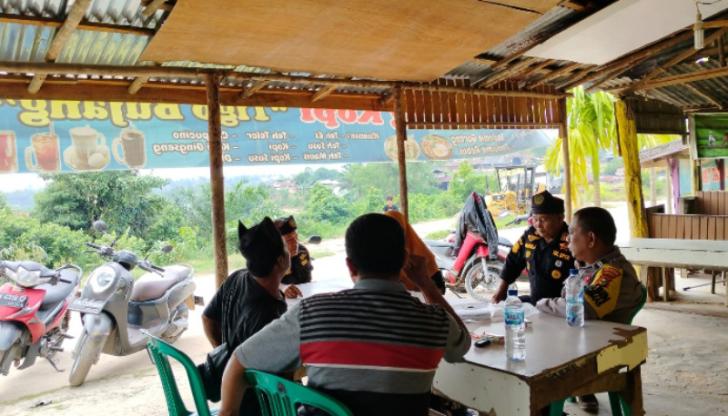 Bhabinkamtibmas Polsek Tenayan Raya Sampaikan Pesan Keamanan Menghadapi Pilkada