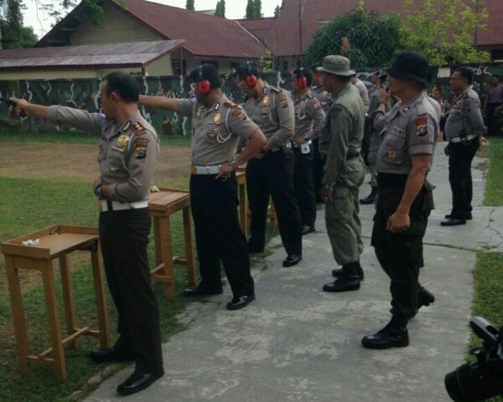 Antisipasi Teror Jalanan, Polantas Polda Riau Dilatih Menembak Tepat Sasaran
