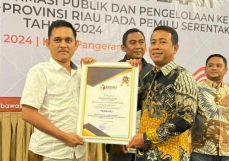 Bawaslu Pelalawan Raih Tiga Penghargaan Terbaik